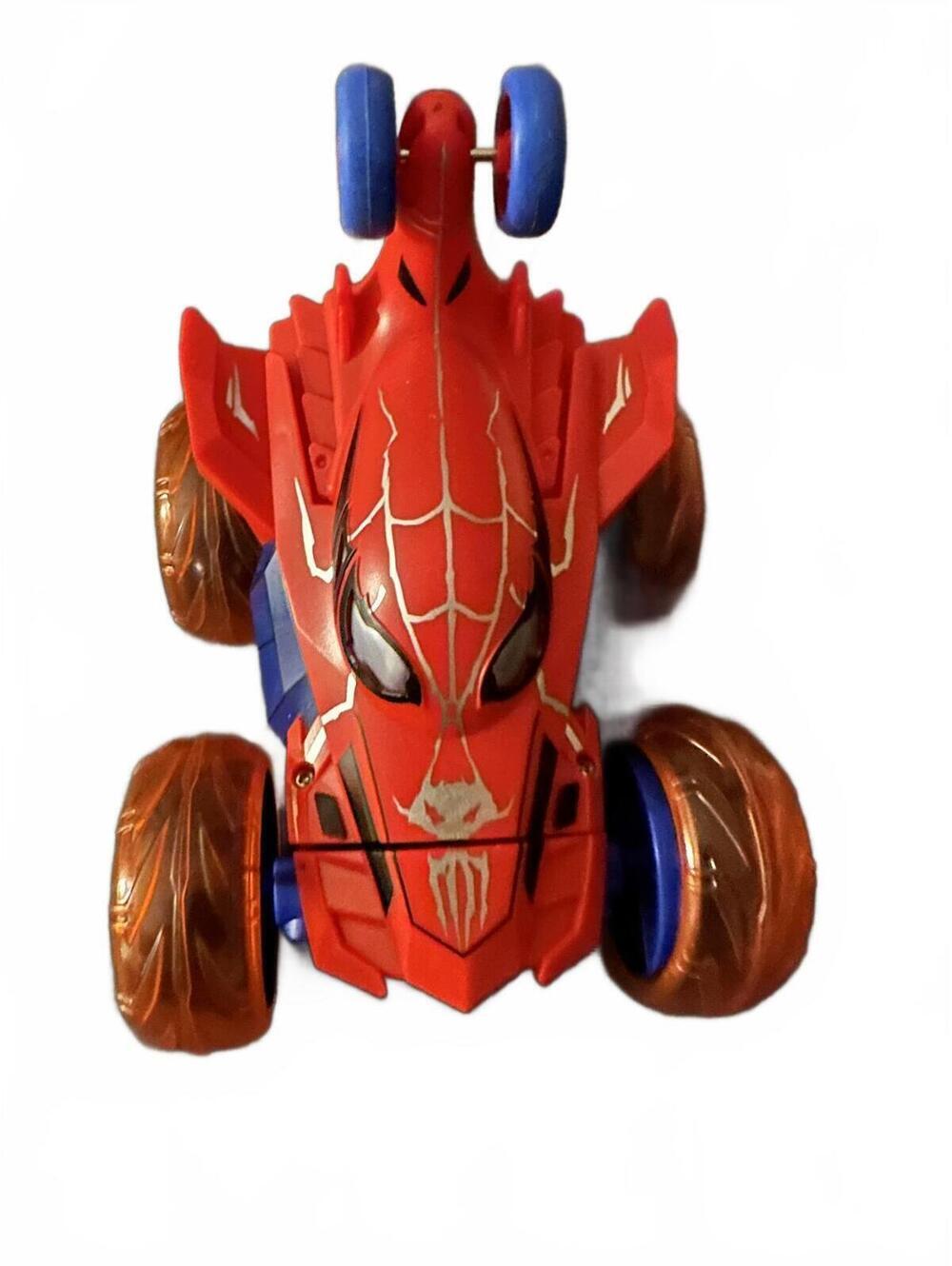 Acrobatic Remote Control Stunt Car - 360° Rotation with Flickering Lights